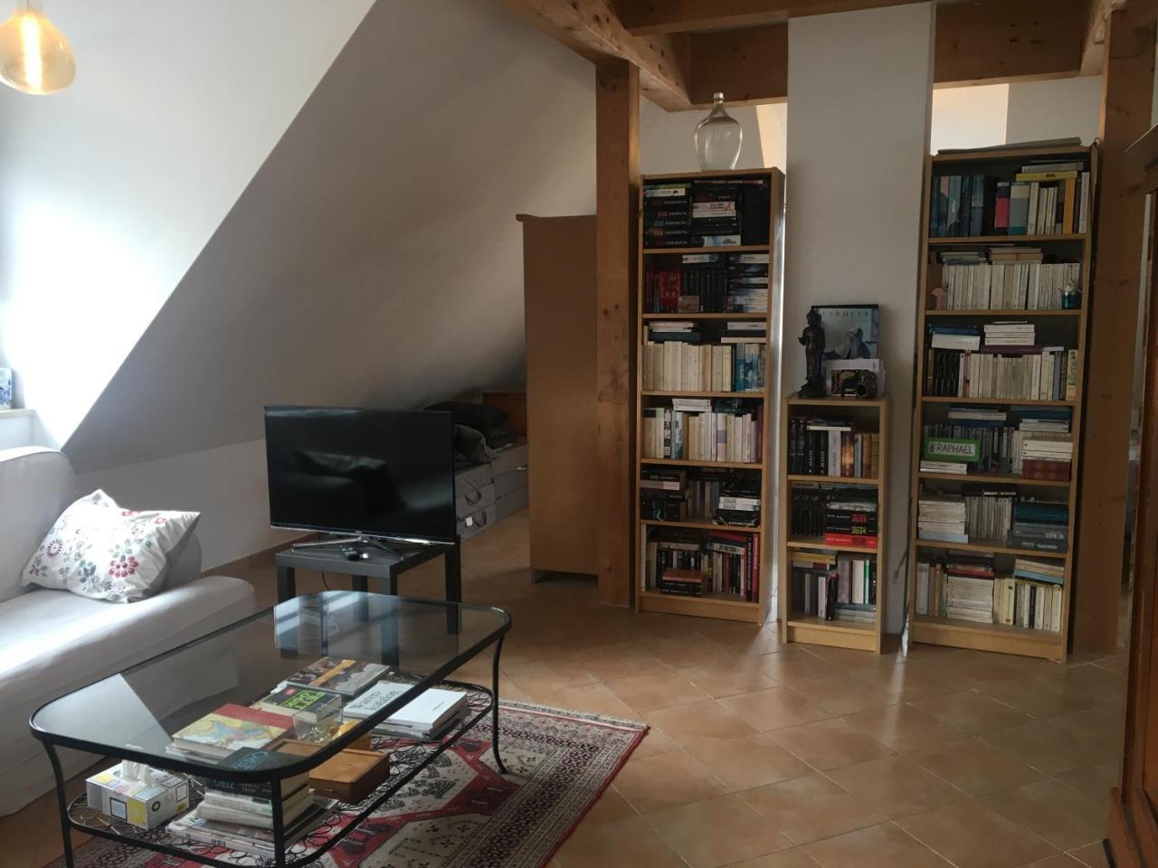 Helle Und Ruhige Dachgeschosswohnung 2