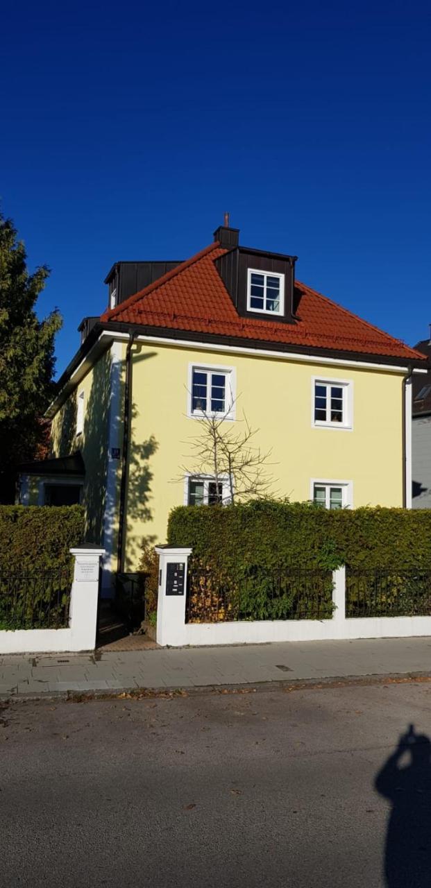 Helle Und Ruhige Dachgeschosswohnung