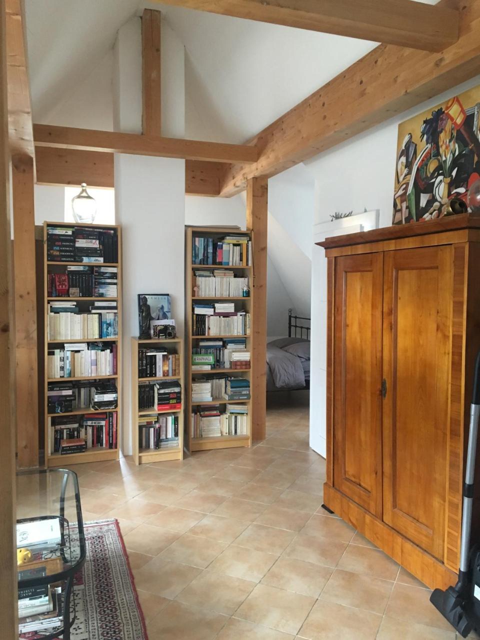 Helle Und Ruhige Dachgeschosswohnung 1