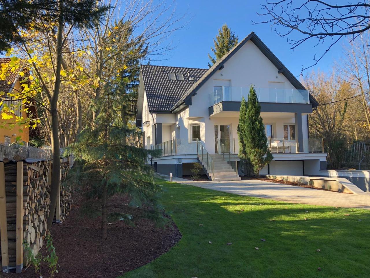 Green Buda Valley: Holiday Home with Garden