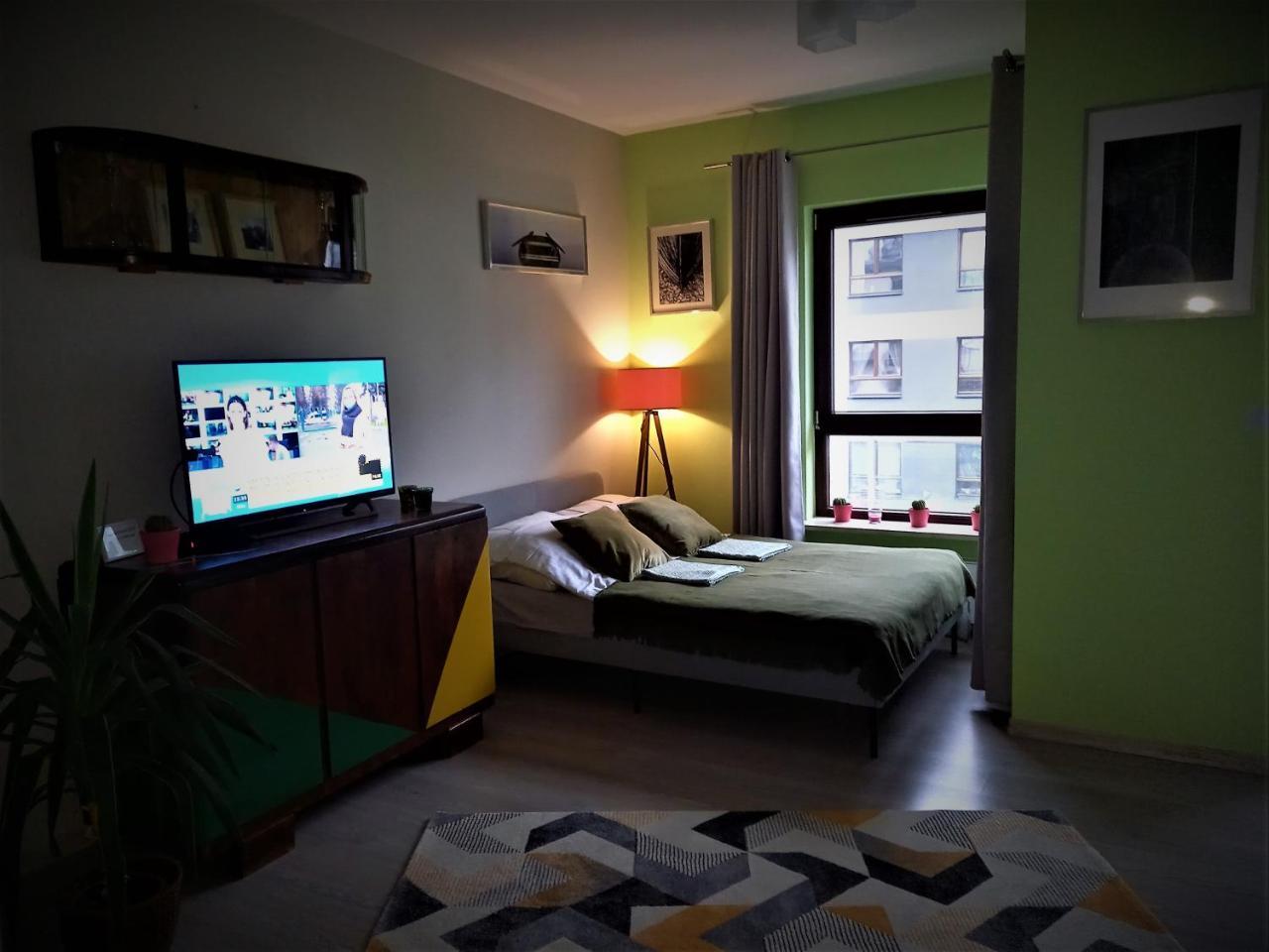 Green Wilanow Apartment with Free Parking