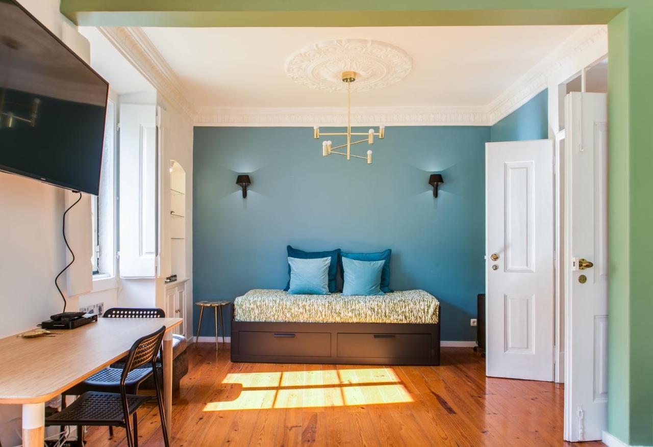 Spacious, Bright And Newly Renovated 2 Bedroom Apartment, Lisbon Historical Center, Madragoa 2