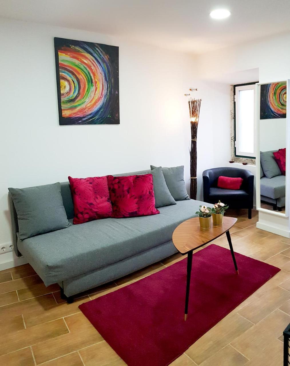 * 5 Star Apartment in Historic District * Walk 2 Alfama!