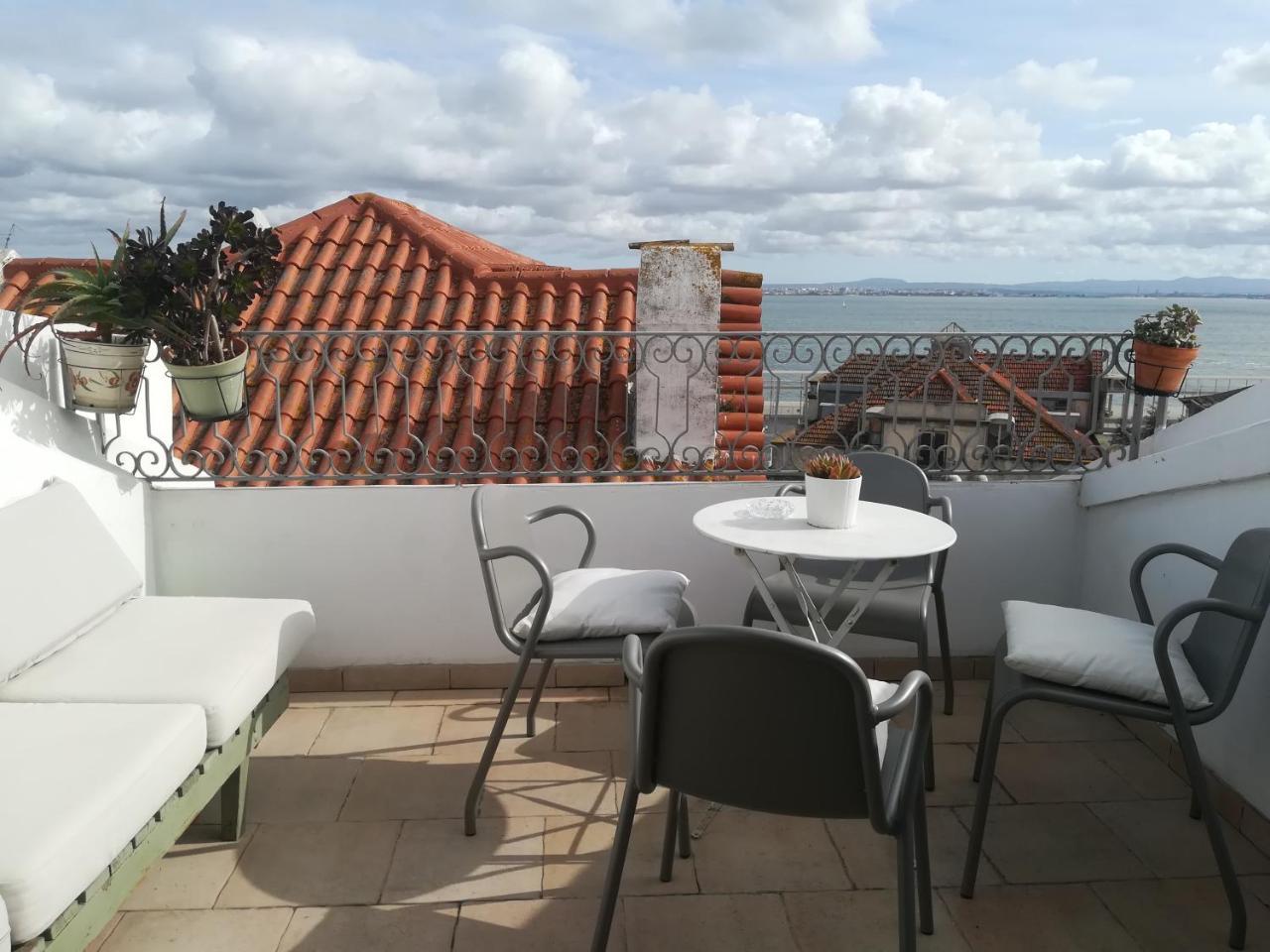 Little River View Triplex in Alfama 1