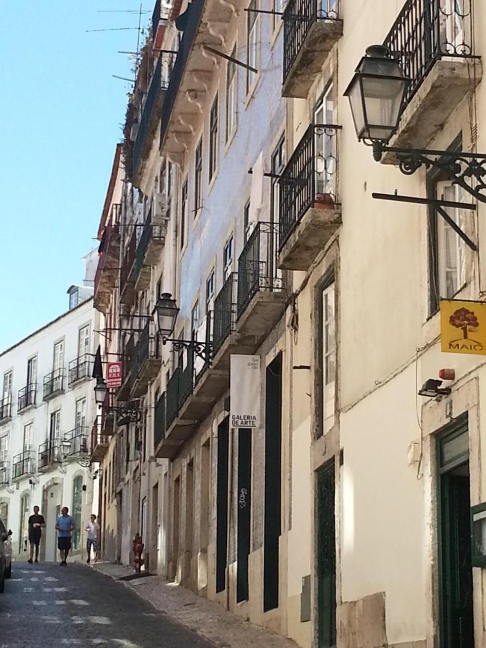 Cozy 1st Floor Flat Central Chiado District with Balconies And AC 19th Century Building 1