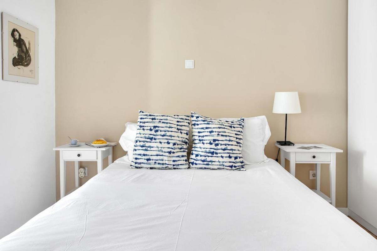 Modern 2 Bedroom Apartment in Estrela with Outside Terrace! Amazing for Families, Couples, Friends 2