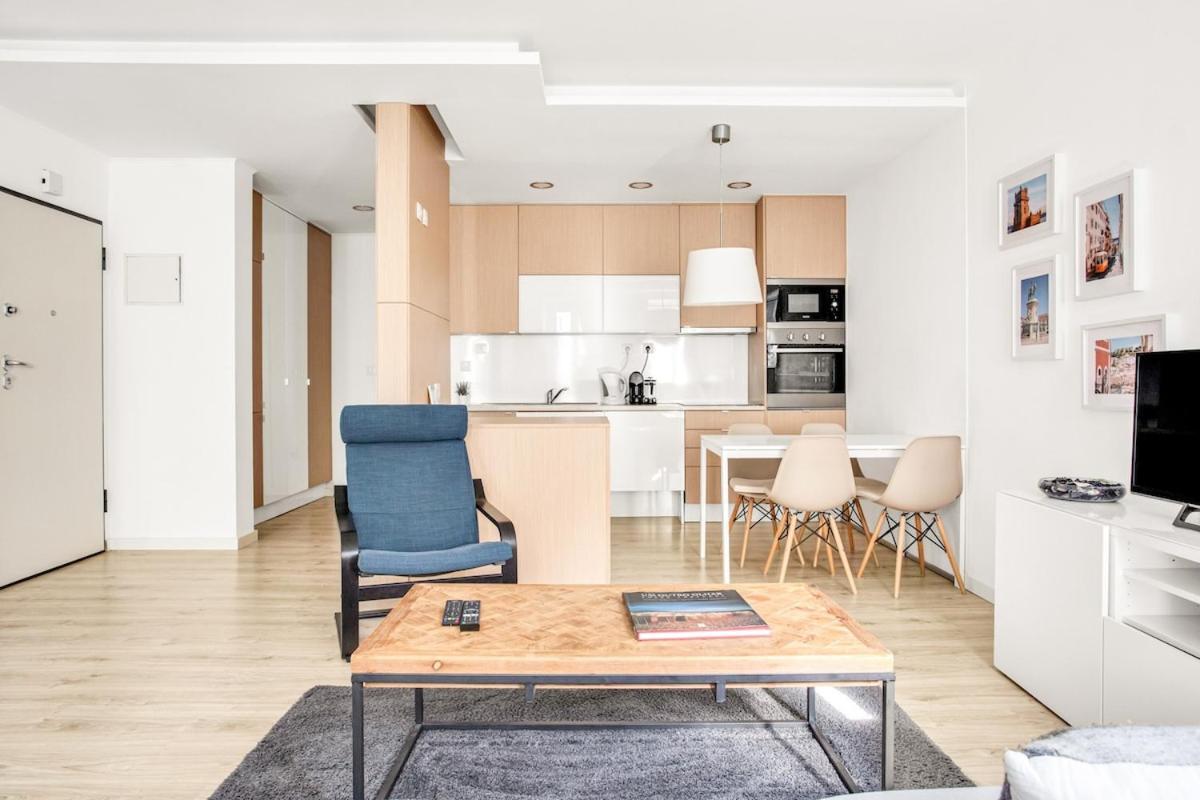 Modern 2 Bedroom Apartment in Estrela with Outside Terrace! Amazing for Families, Couples, Friends 1
