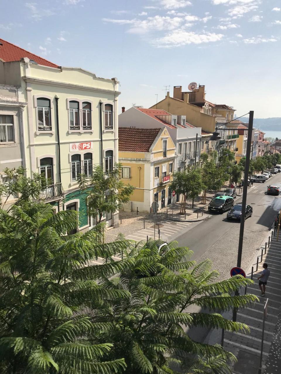 Excellent 2 Bedroom Apartment in Lisbon 2