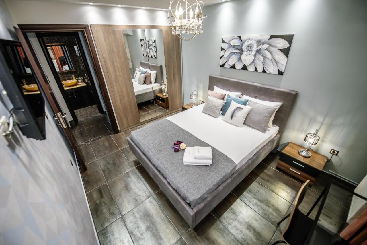 One of a Kind Luxury Apartment in City Center Near Helexpo