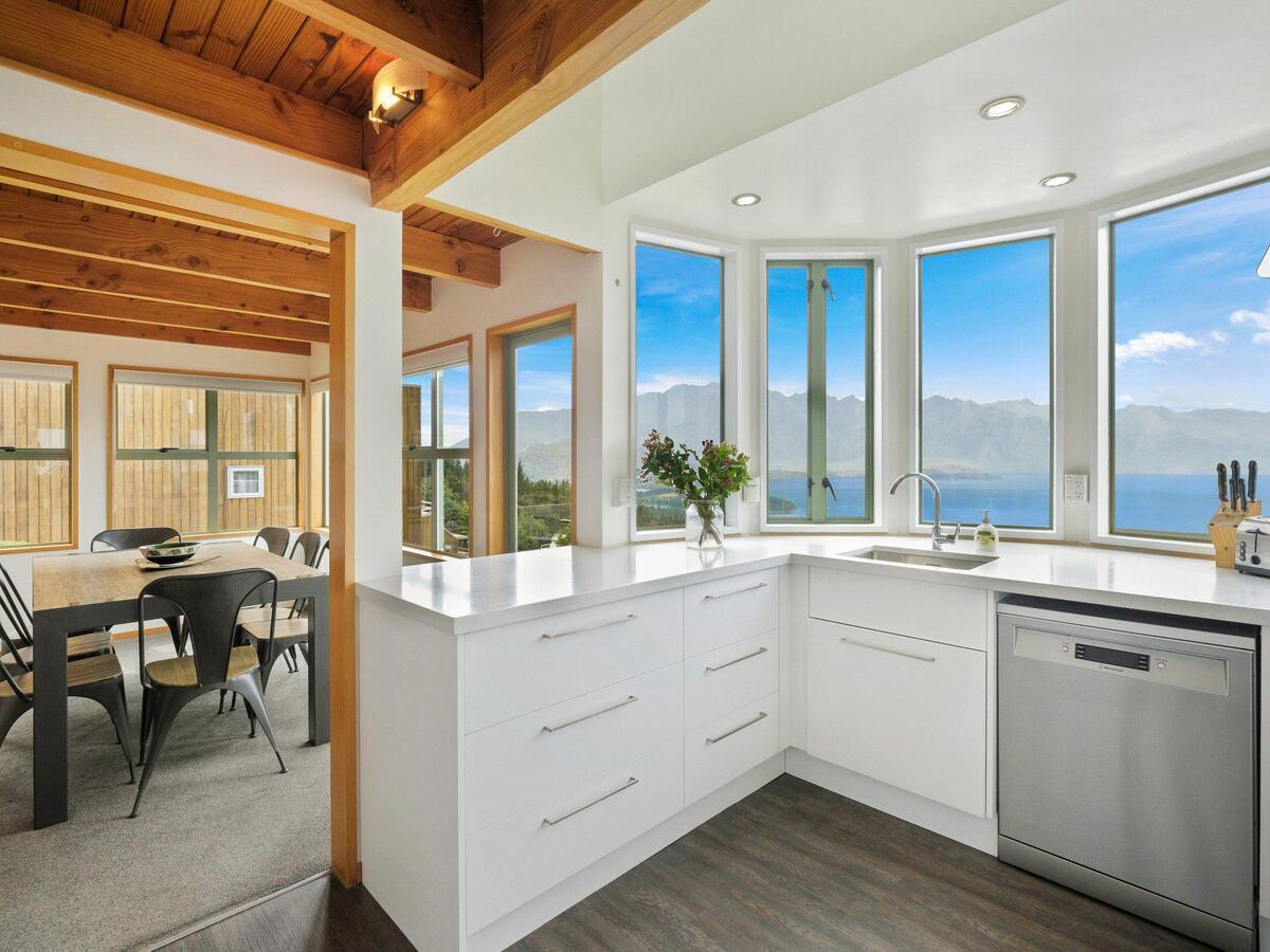 Ruby's Fernhill Vista 1