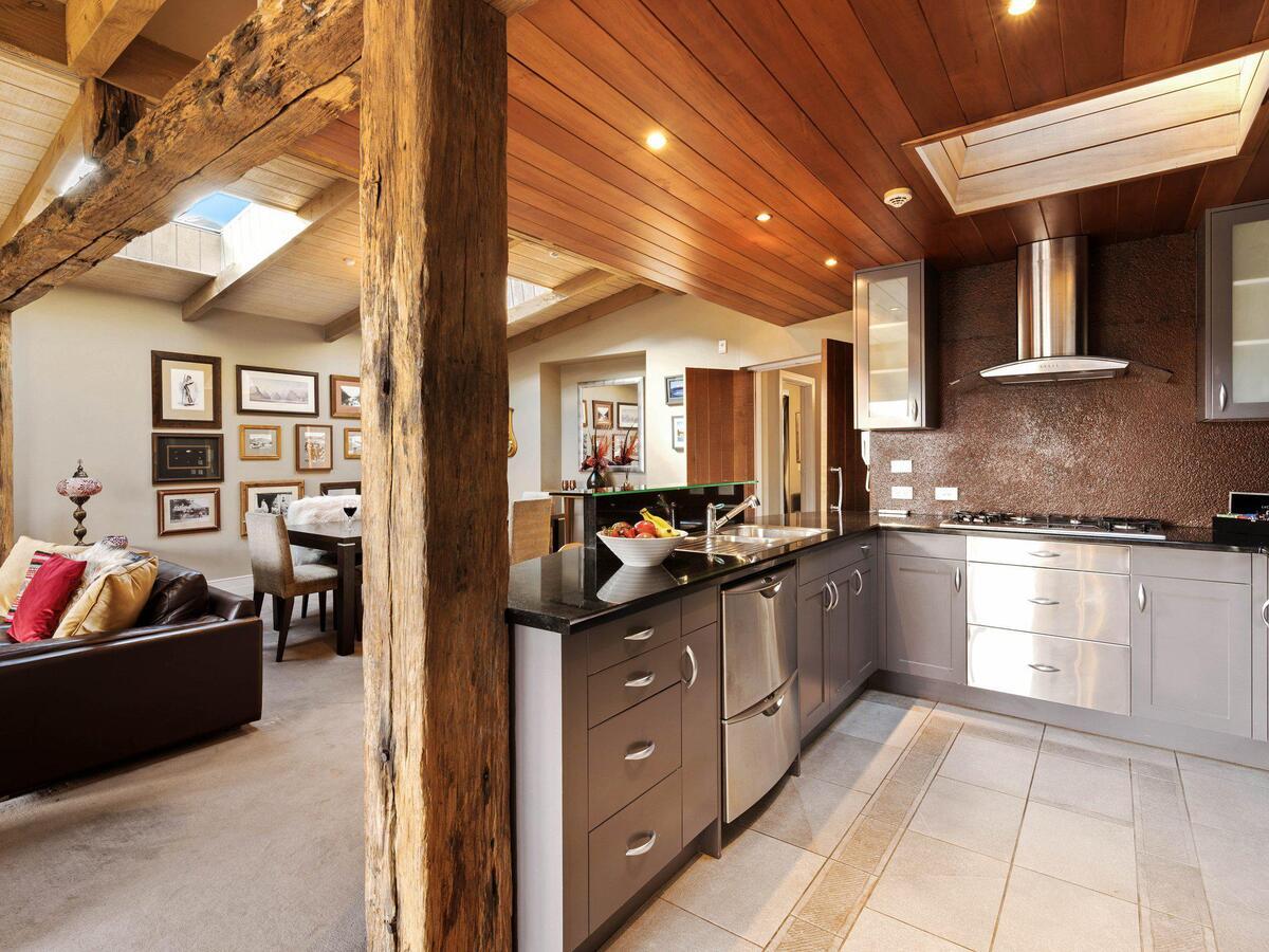 Chambers City Centre Penthouse 1