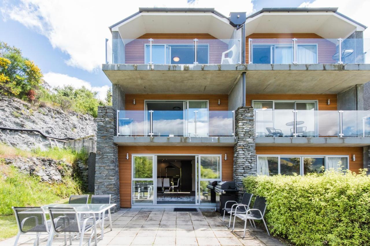 Lakeside Luxury with SPA 1