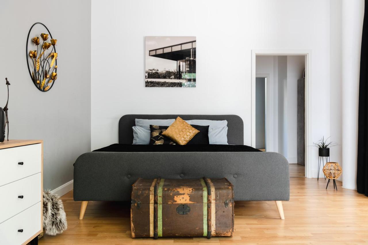 90sqm 2br Design Gem - Outdoor Terrace