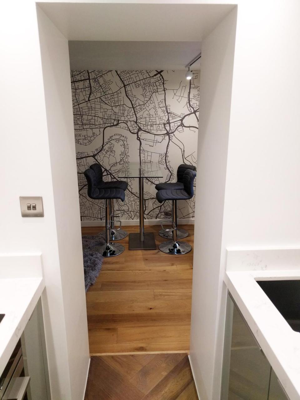 Modern 1 Bedroom Apartment in Kensington 2
