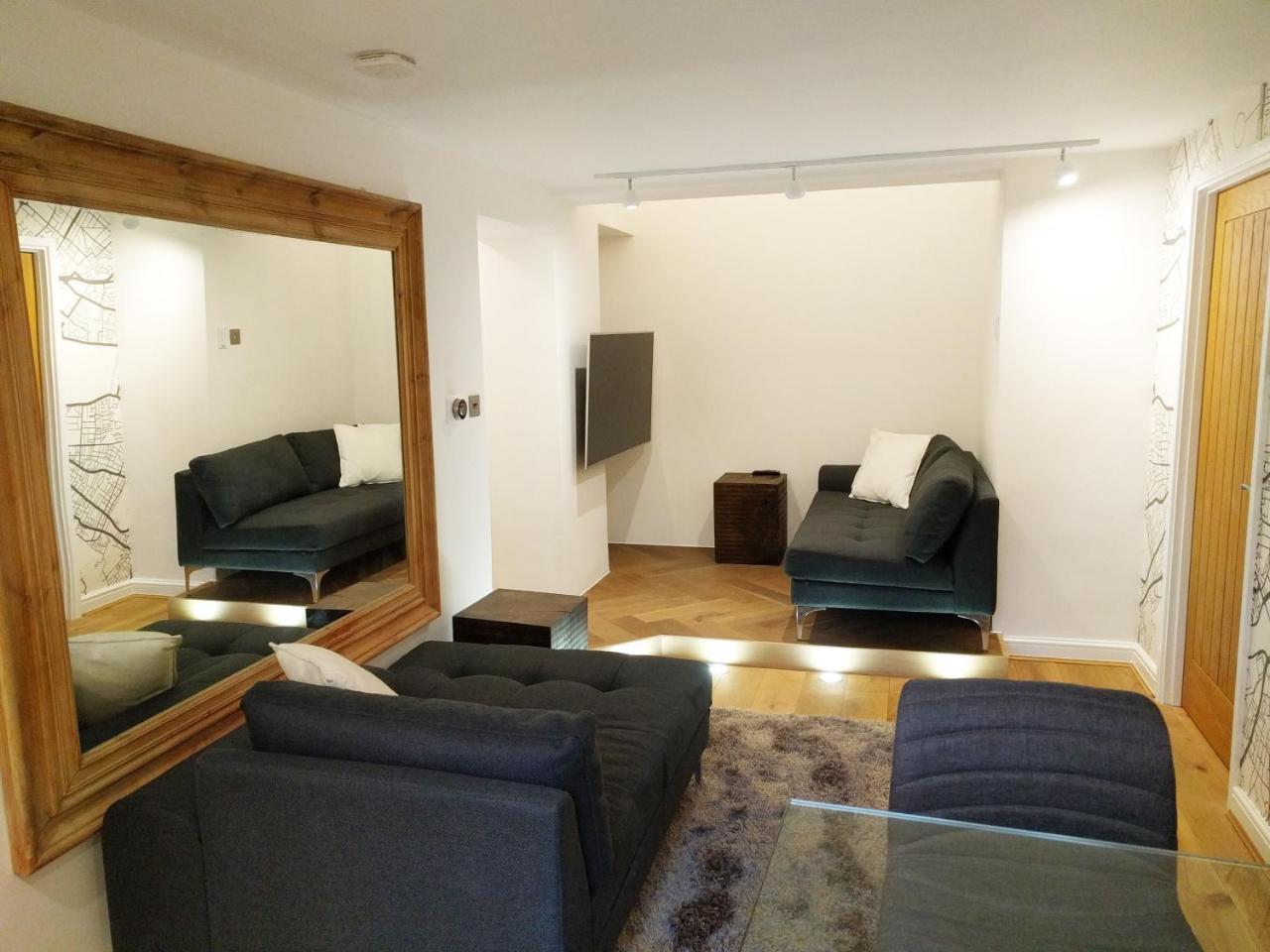 Modern 1 Bedroom Apartment in Kensington 1
