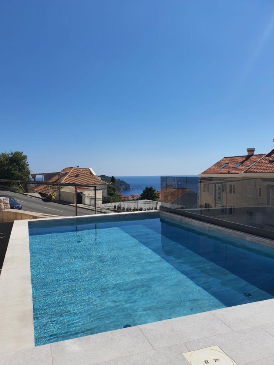 Apartment Pero&Mika with Swimming Pool