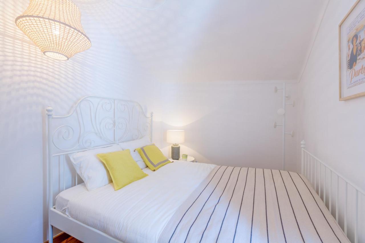 Light Filled Typical Apartment at Alfama, by Timecooler 1