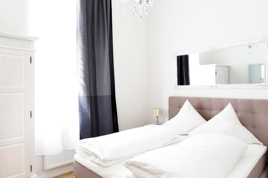 Sc 3 Cozy Family & Business Flair Welcomes You - Rockchair Apartments