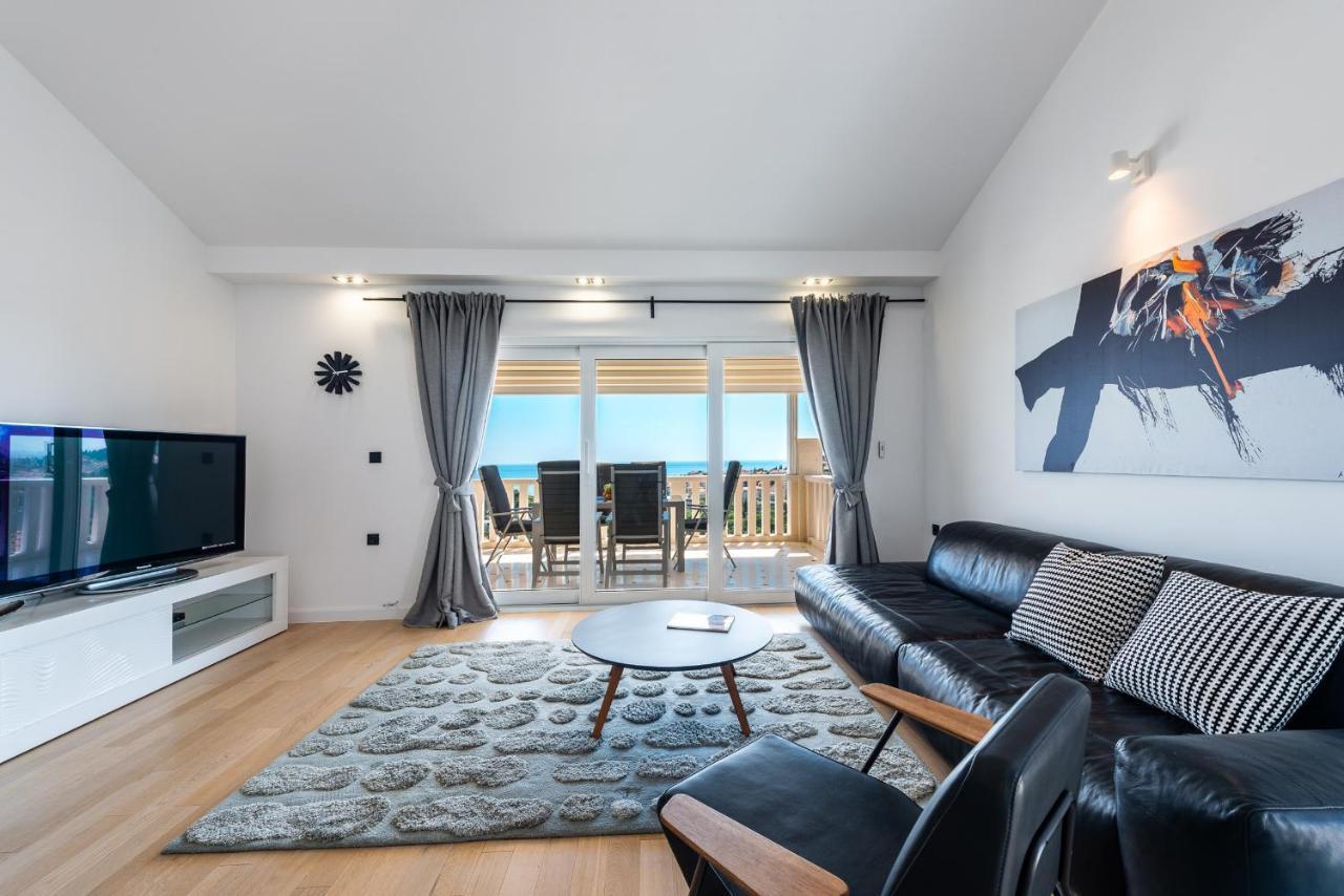 Vista Deluxe Apartment