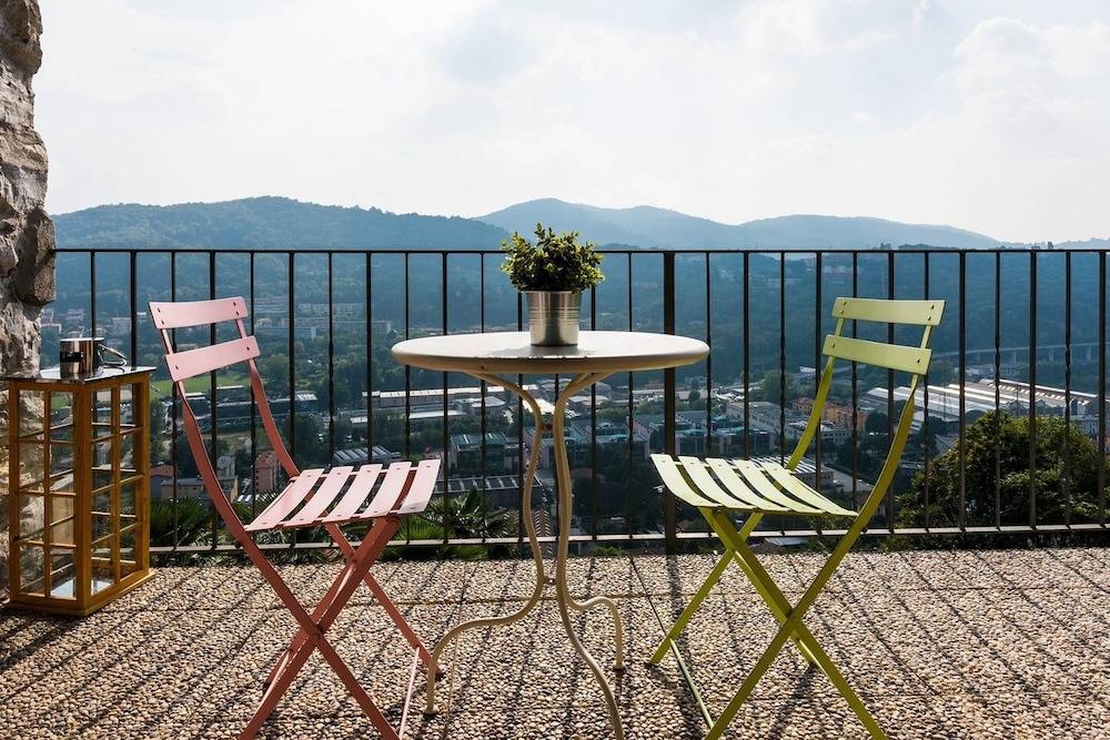 Joivy Scenic 2br Apt W/ Balcony & Parking