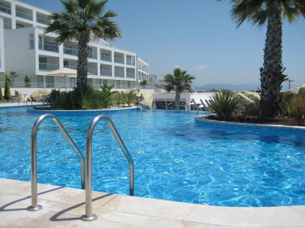 2 Bed Penthouse Apartment with Stunning Sea View