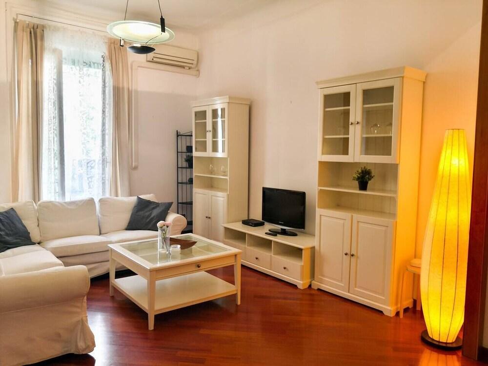 Joivy Wooden Guerrini Apartment
