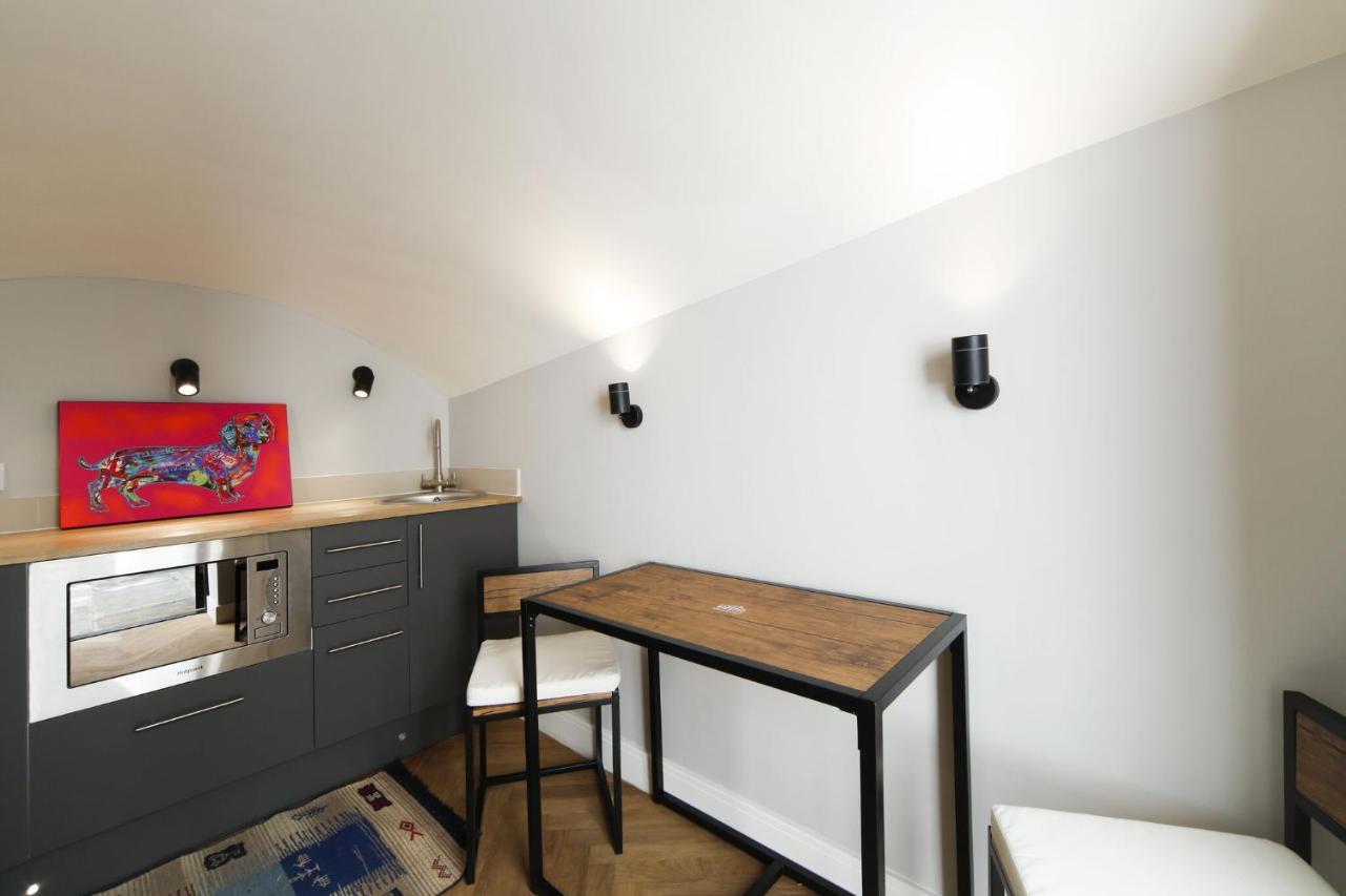 Newly Refurbished Flat with Patio. by Hyde Park 1