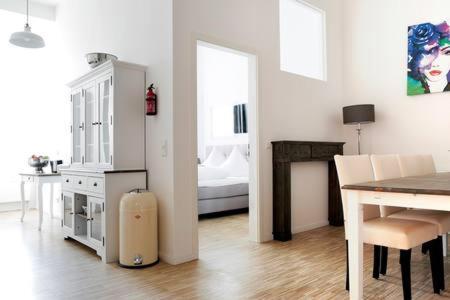 Sc 2 Cozy Family & Business Flair Welcomes You - Rockchair Apartments
