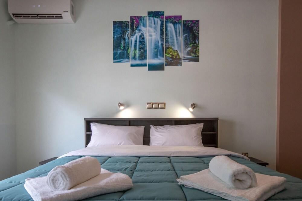 Stunning Apt Near Acropolis Museum by Ghh
