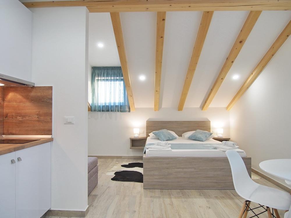 Apartments Sweet Escape 1