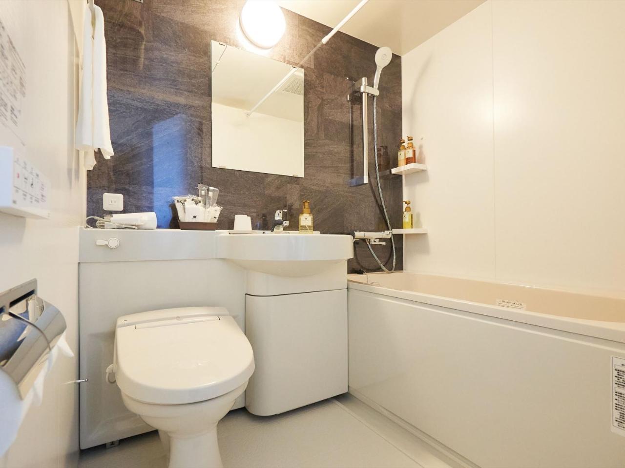 Henn Na Hotel Komatsu Ekimae 1