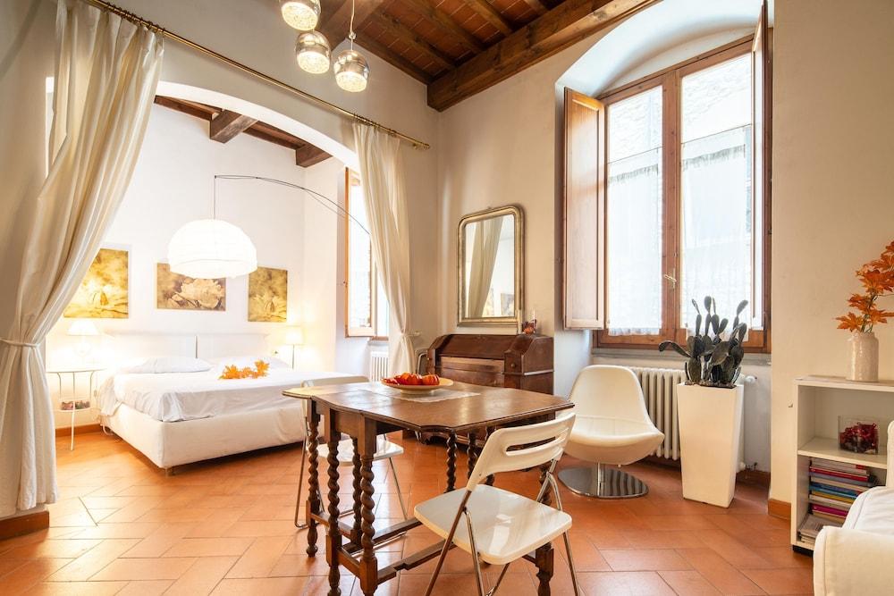 Uffizi Place by Mmega