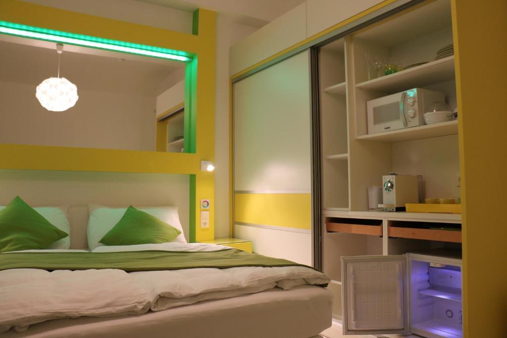 Ch-Hostel (Adults Only)