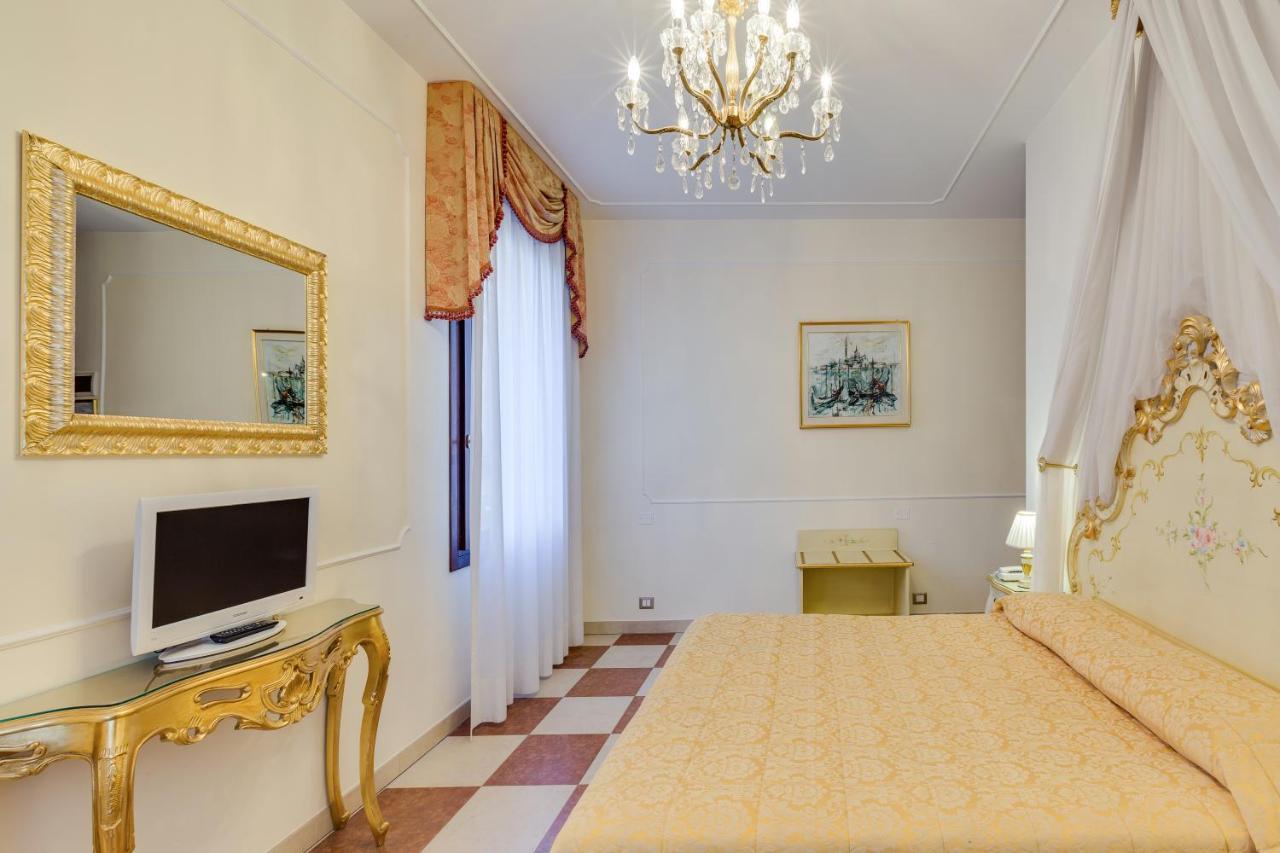 Hotel at Leonard 2