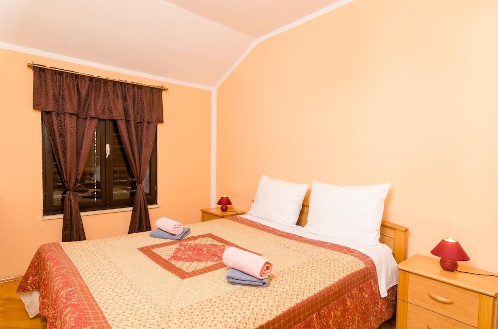Apartment Amela 1