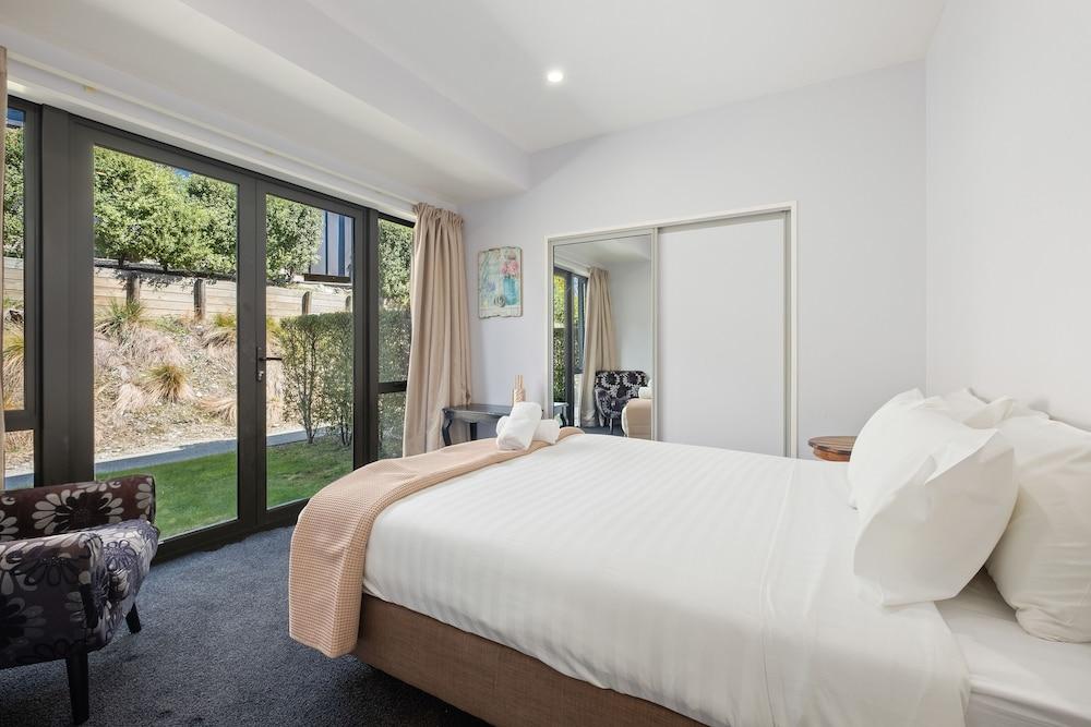 Brookside Gem Modern 2 Bedroom Apartment 2