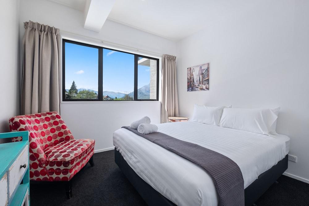Brookside Gem Modern 2 Bedroom Apartment 1