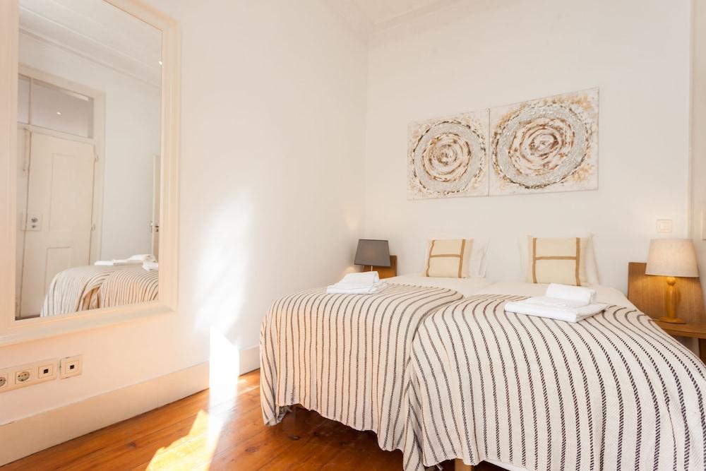 Tejo Vintage Three-Bedroom Apartment - by Lu Holidays 1