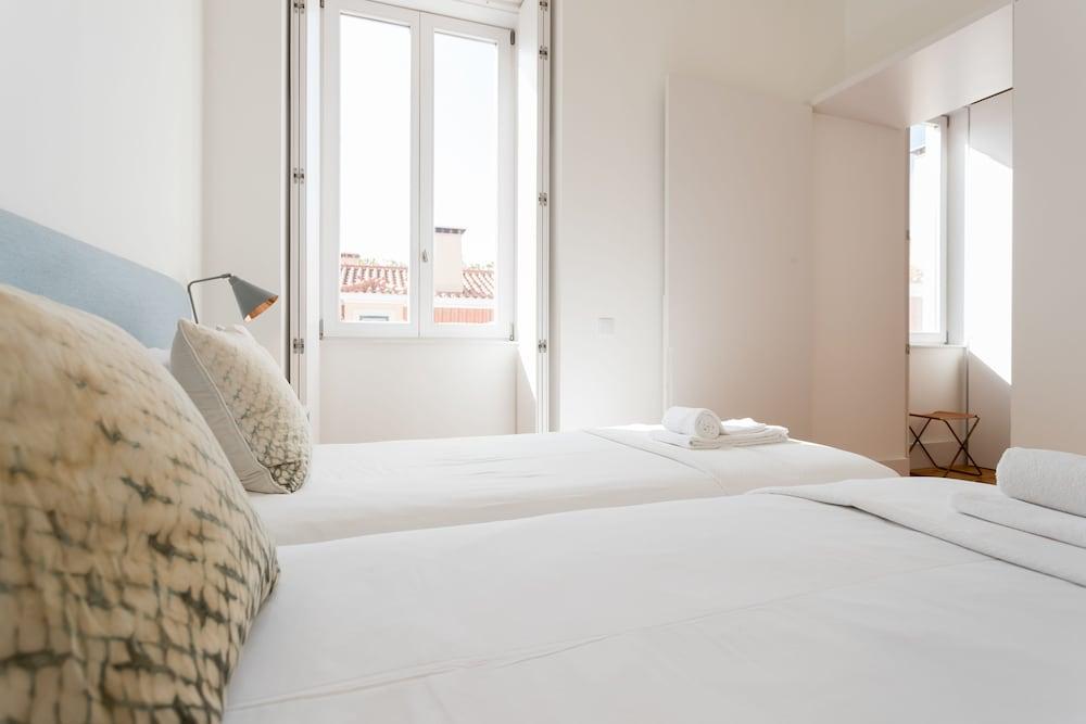 Chiado Studio And One-Bedroom Apartment - by Lu Holidays 1