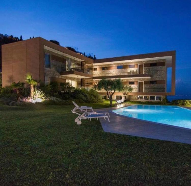 Taormina Suite Mon Repos 2