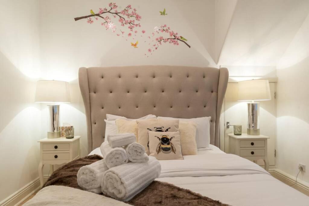 Discounted Flat W Lovely Terrace Near King's Road