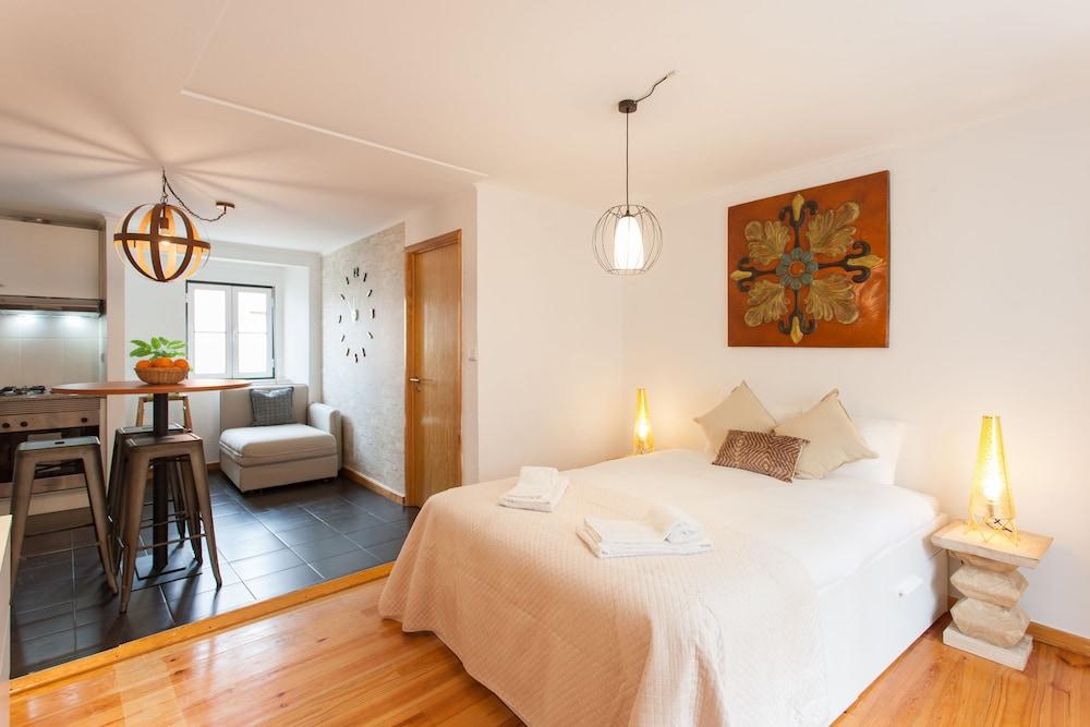 Moniz Studio Apartment - by Lu Holidays