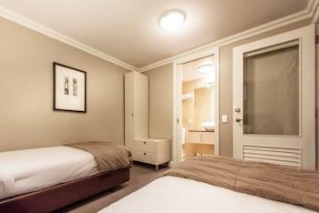 Absolute Lakefront Living 2 Bedroom 2