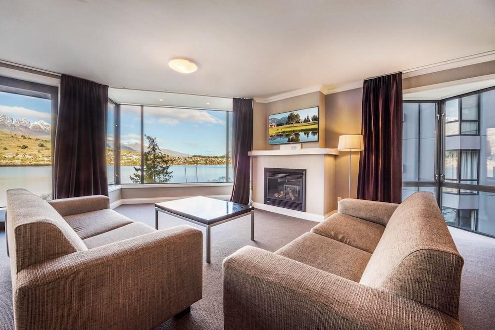 Absolute Lakefront Living 2 Bedroom
