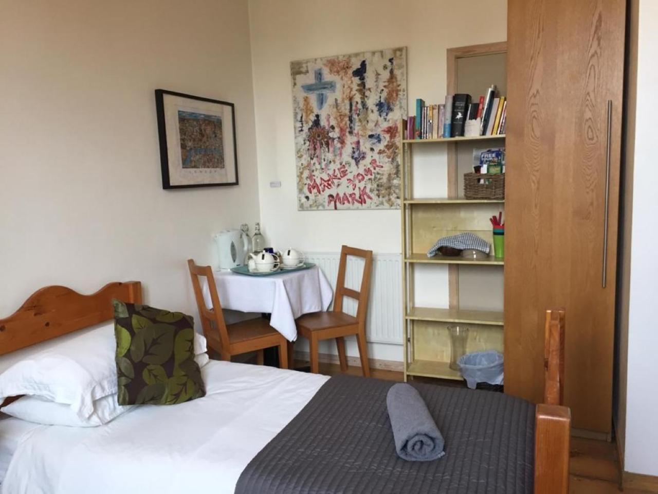 Lovely Twin Room with Terrace 1