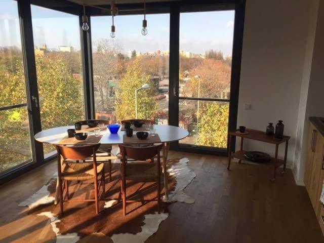 2 Bedroom Mauerpark-Apartment, Berlin Mitte View Calendar 1