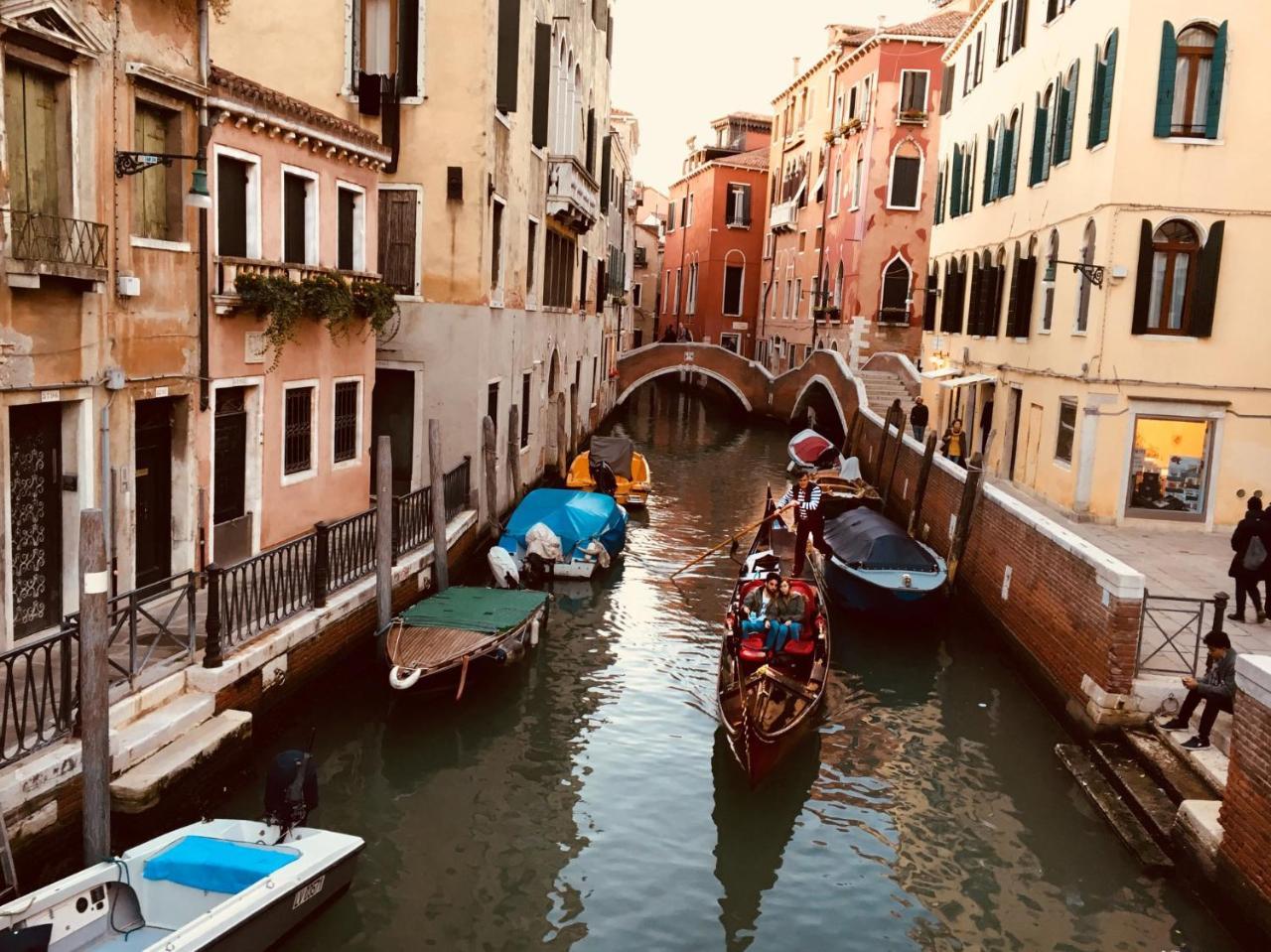 Pink House in Venice City Center 1