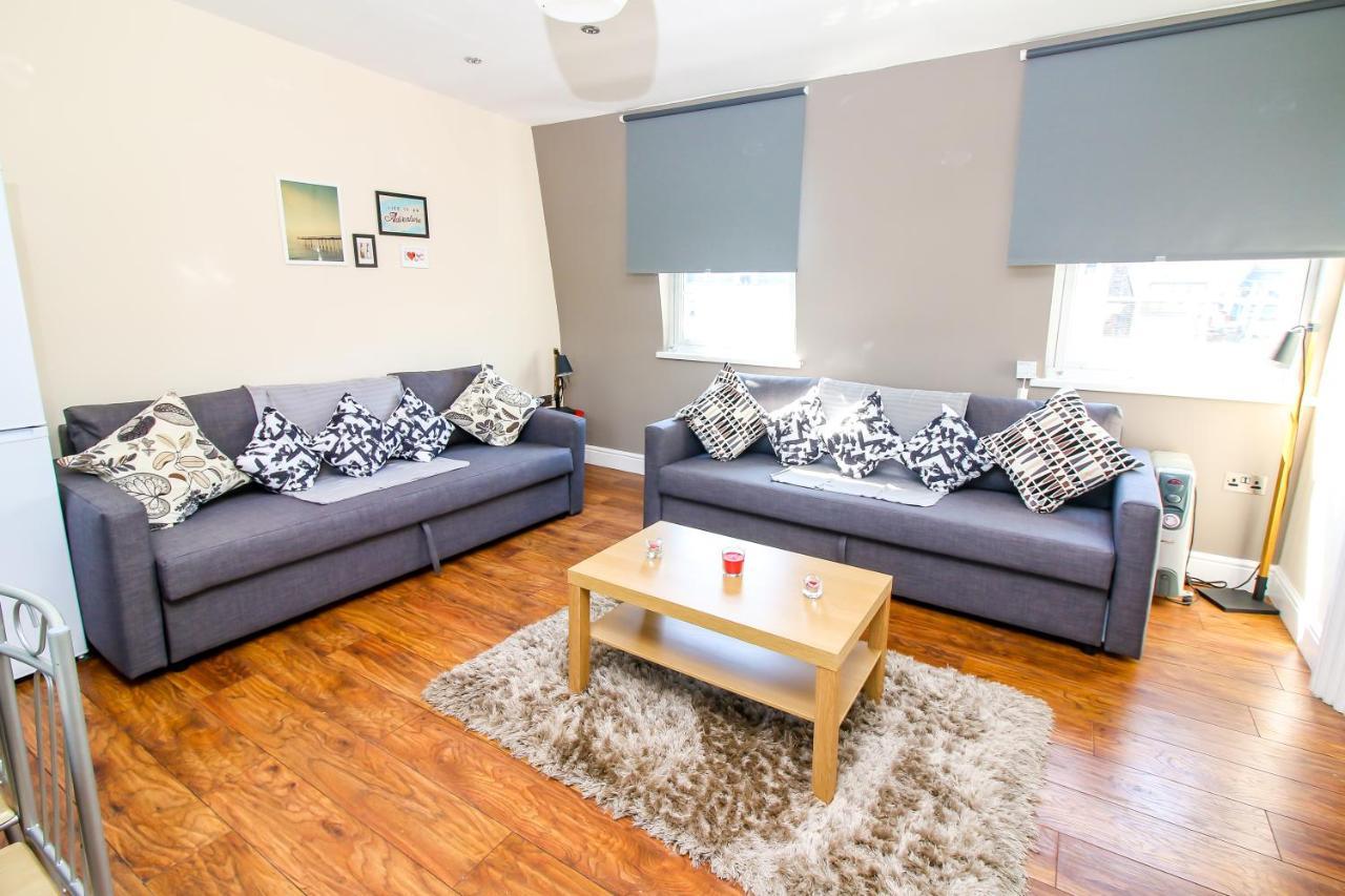 City View Flat @ Liverpool St.