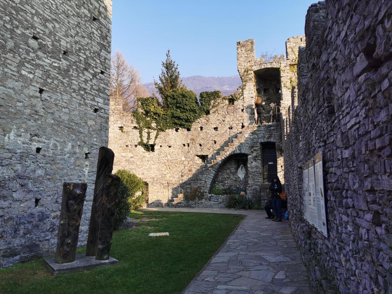 Near Villa Monastero And Castello di Vezio 2