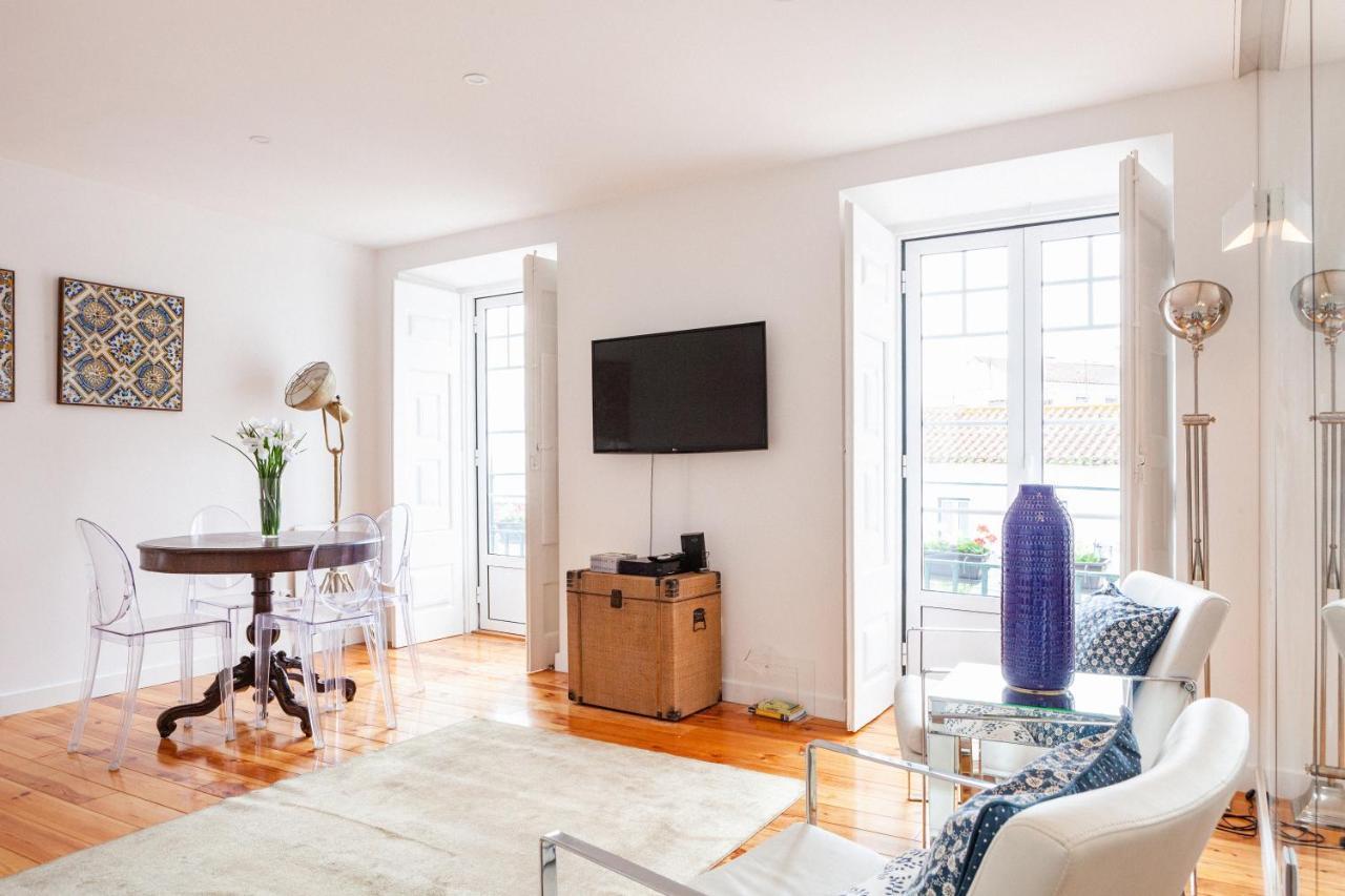 Alfama Delight Panoramic River And Historic City Views 3 Bedrooms And 2 Bathrooms AC 18th Century Building 2